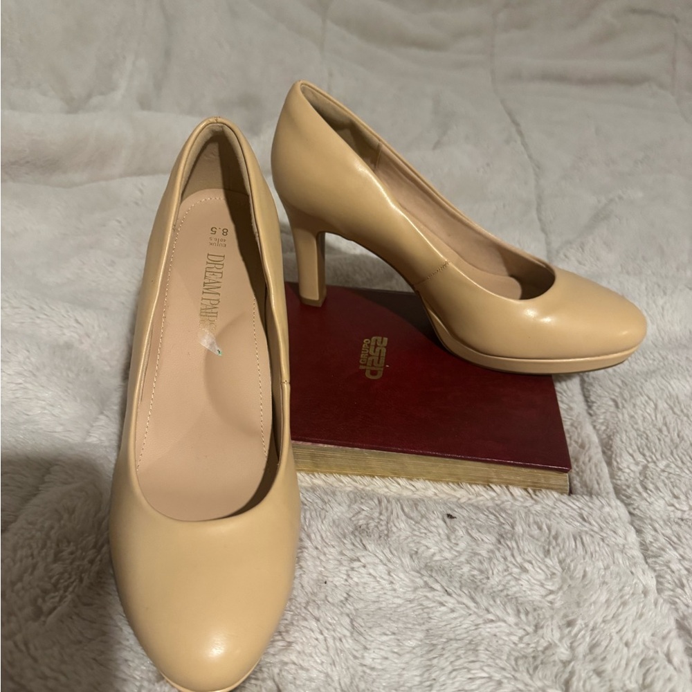 Dream Pairs Women's Cream Heels